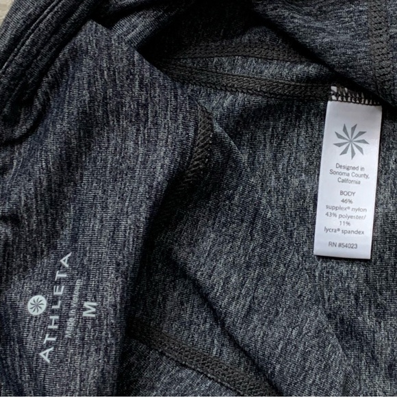 Athleta Black Heather Gray Revelation Capri Leggings Size Medium - Picture 9 of 12